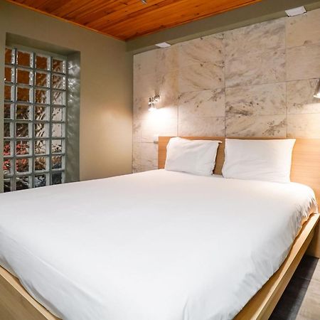 Cosmopolitan Chiado Apartment By Lovelystay Lissabon Buitenkant foto