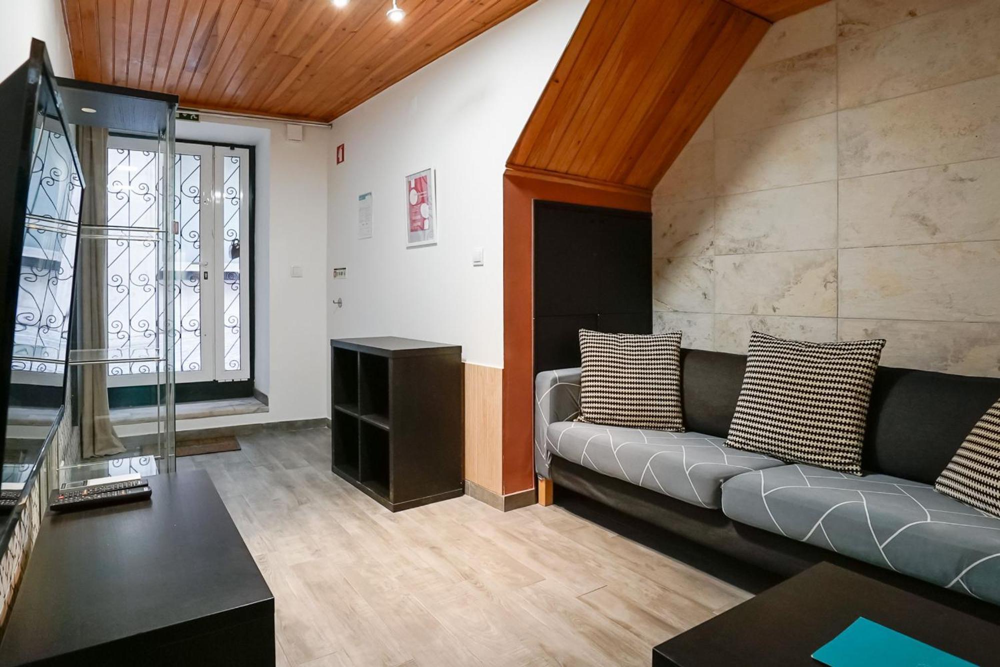 Cosmopolitan Chiado Apartment By Lovelystay Lissabon Buitenkant foto